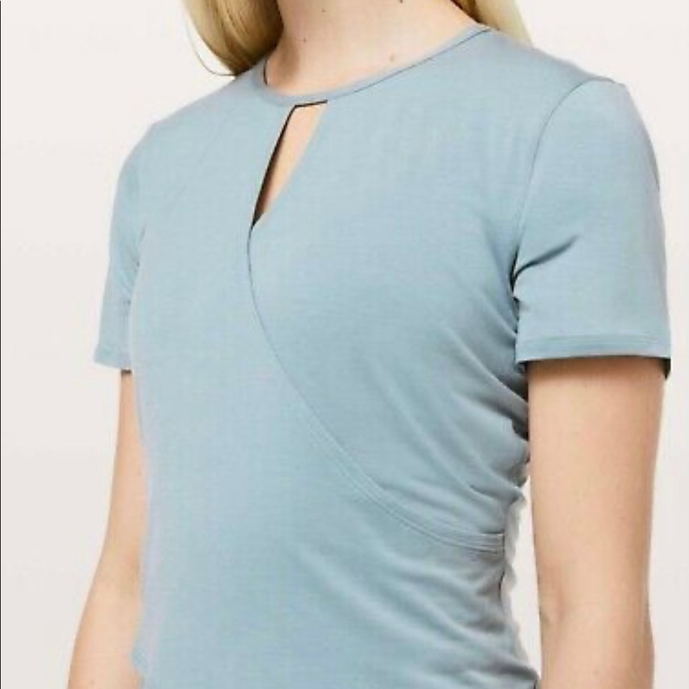 Lululemon Round Trip faux wrap keyhole short sleeve shirt in Blue Cast size 10